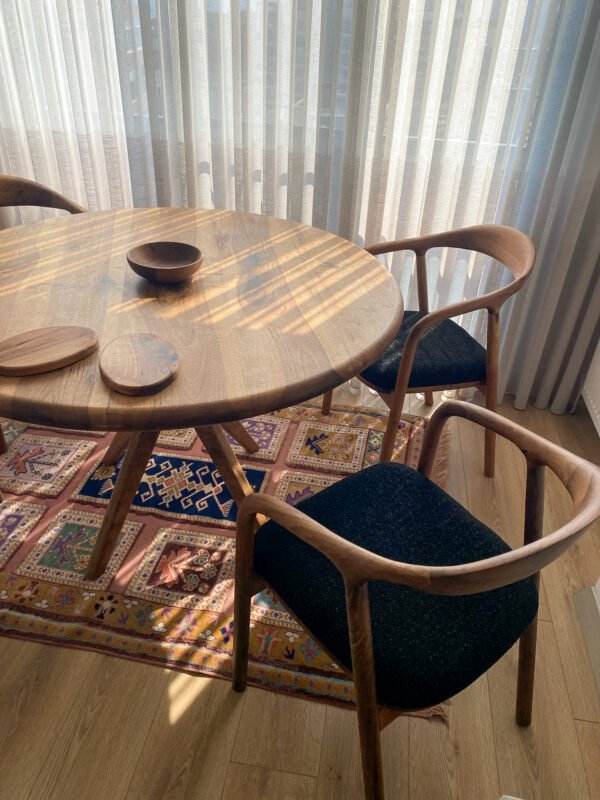 ahşap yuvarlak masa sandalye